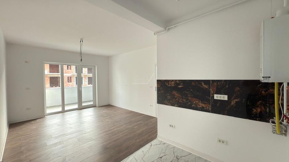 Bloc finalizat. Balcon mare. Loc de parcare. - Poză 2
