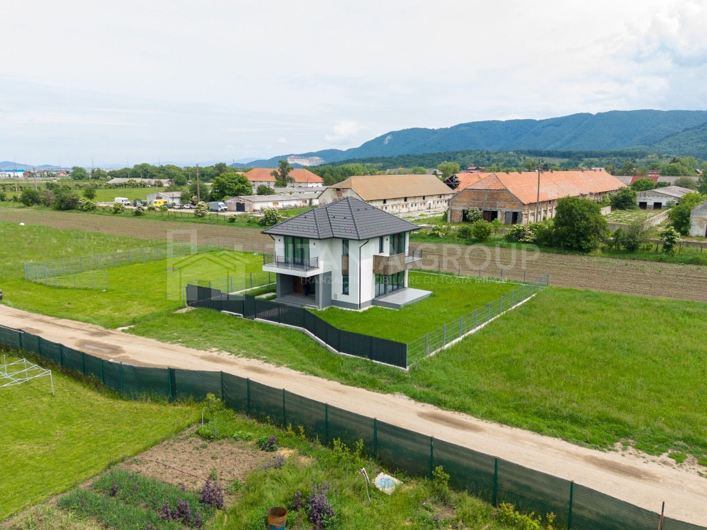 Casa individuala 4 camere, teren de 596 mp, partial mobilata, Cristian - Poză 26