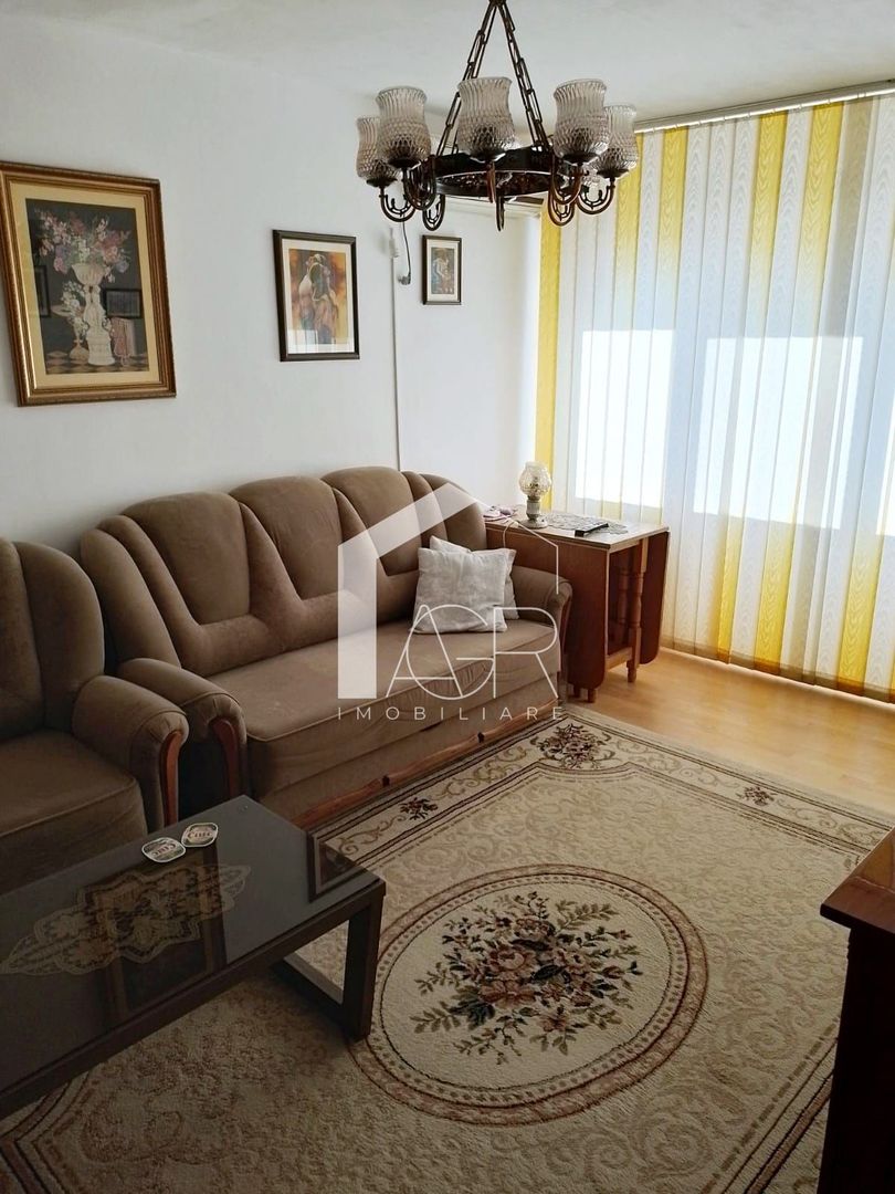 Apartament cu 3 camere, decomandat, zona Republicii - Poză 1