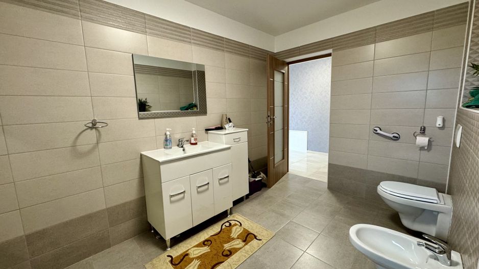 Casă Spațioasă de Vânzare în Ghimbav | Două Apartamente | Teren 579 mp - Poză 23