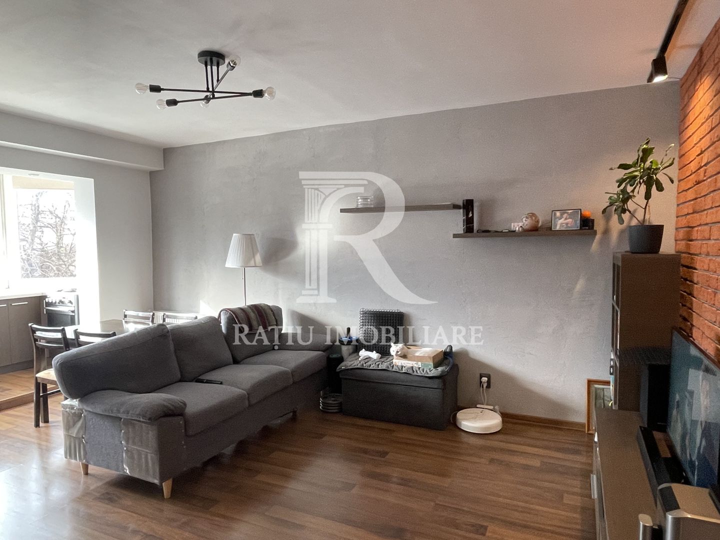 Apartament cu 2 camere | etaj intermediar | parcare exterioara | Rogerius | Oradea - Poză 1