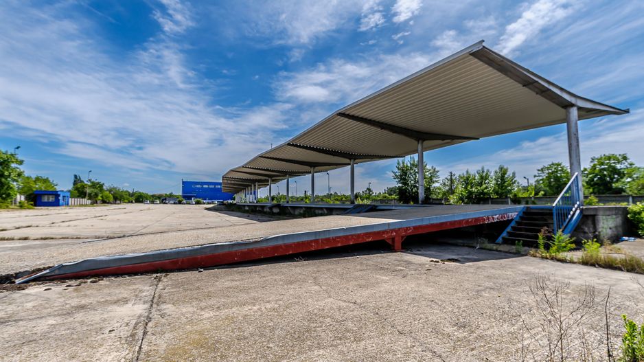 REZERVAT: Platformă betonată cu acces direct la calea ferată - Poză 4