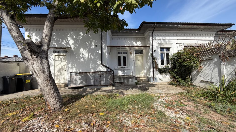 Parte de casă cu 3 camere, curte proprie și teren – Str. Ion Baiulescu - Poză 1