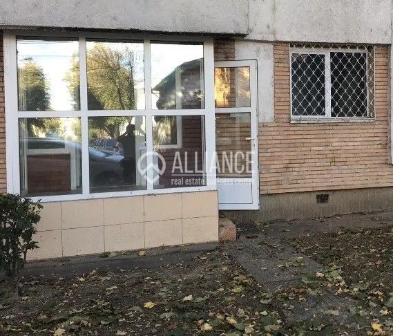 Spatiu comercial  la parter bloc - (COD 10) CAPITOL - Poză 6