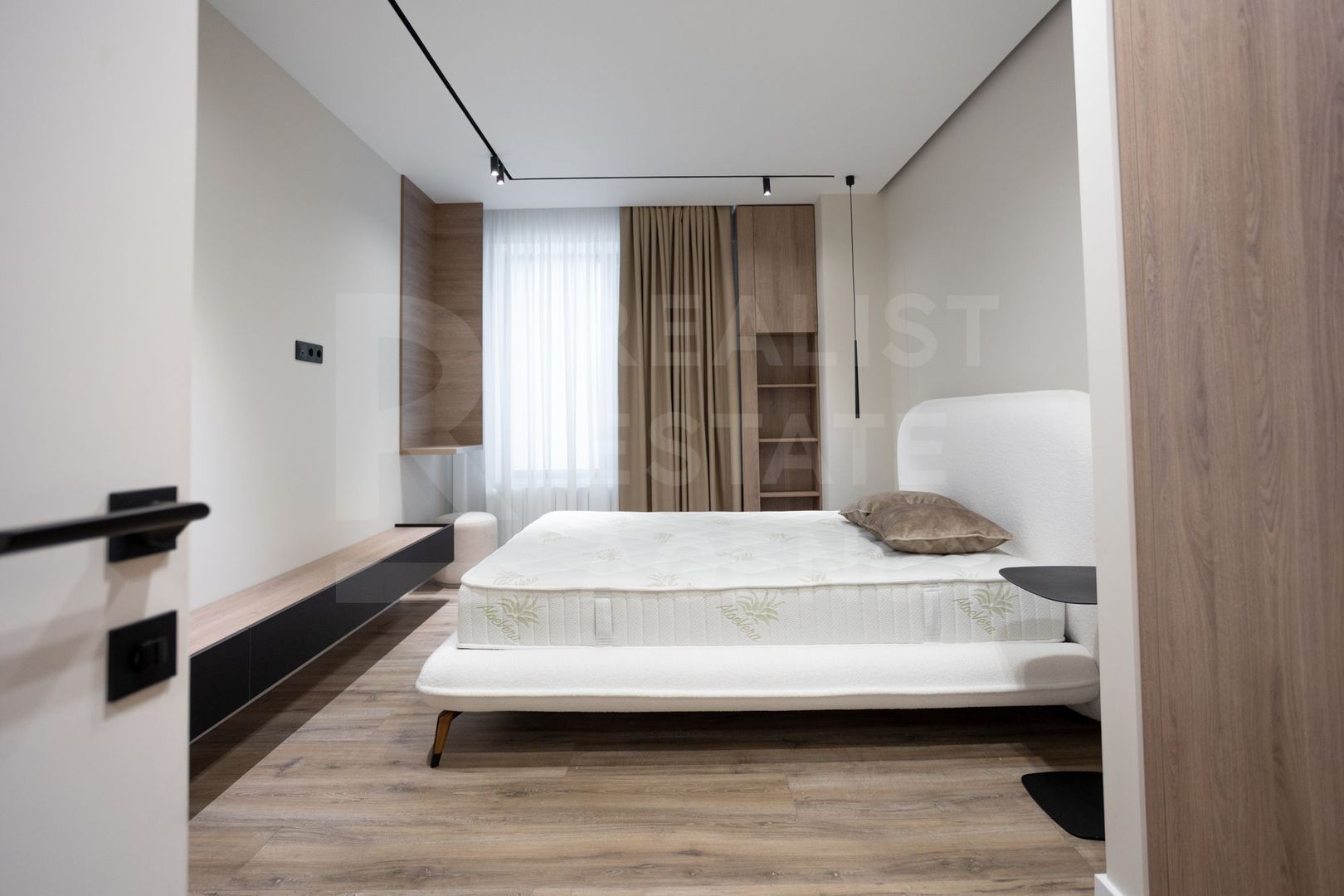 Vânzare, apartament, 2 odăi + living, str. Tricolorului, Centru - Poză 18