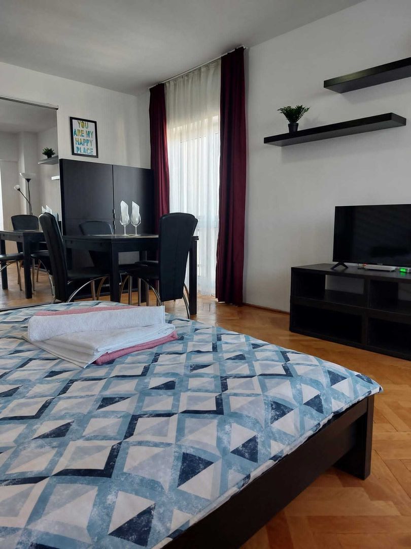 Închiriere Garsonieră 44 mp Bd. Unirii, Decomandată, 2 Balcoane, Pază - Poză 2