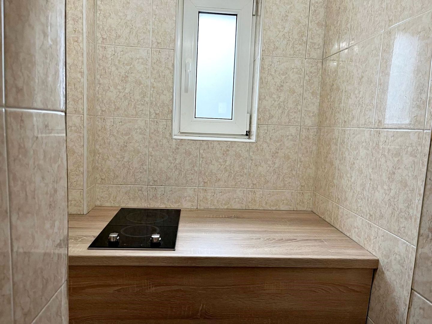 Zona Piața Unirii-Poarta Schei apartament spațios, mobilat complet - Poză 12