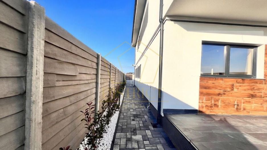 Duplex modern cu 5 camere si carport  I Mosnita Noua I - Poză 12