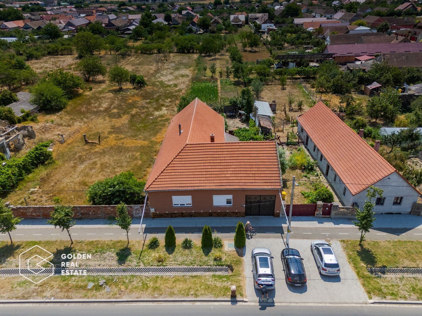 Casa foarte spatioasa cu gradina si gospodarie, Santana - Poză 2