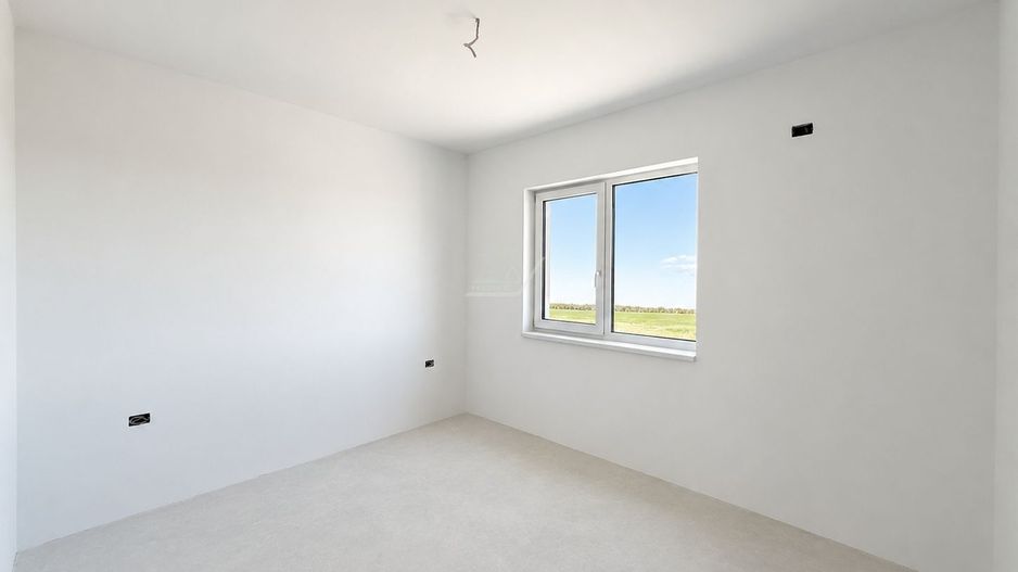 COMISION 0! Duplex finalizat. 5 camere, 3 bai. Panouri fotovoltaice. - Poză 6