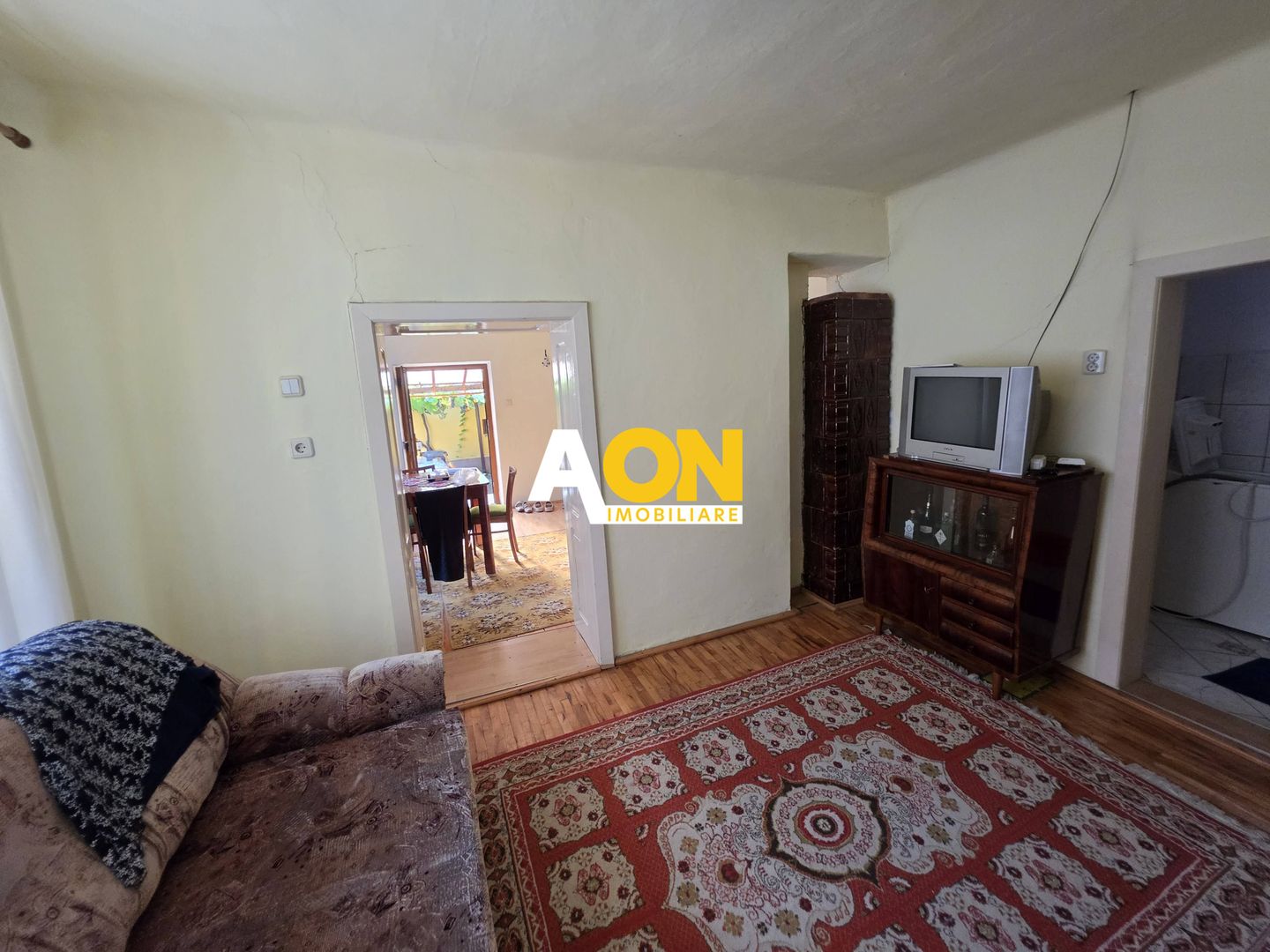 Casa cu 4 camere, 2024 mp teren, la asfalt, cu utilitati, Vintu de Jos - Poză 12
