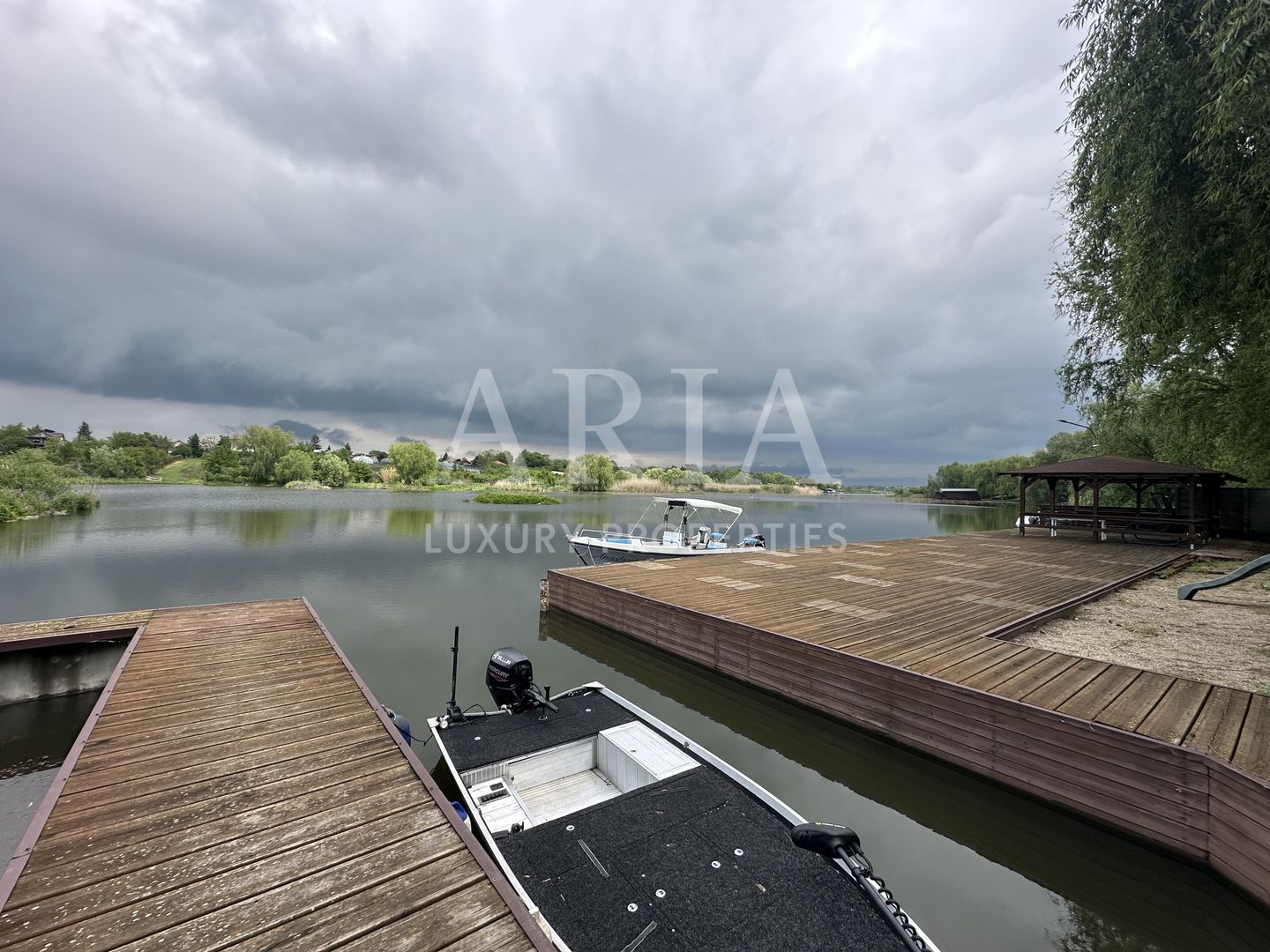 SNAGOV VILA | 36m DESCHIDERE LA LAC | PONTON 250mp | JACUZZI | SPA | BOWLING - Poză 10