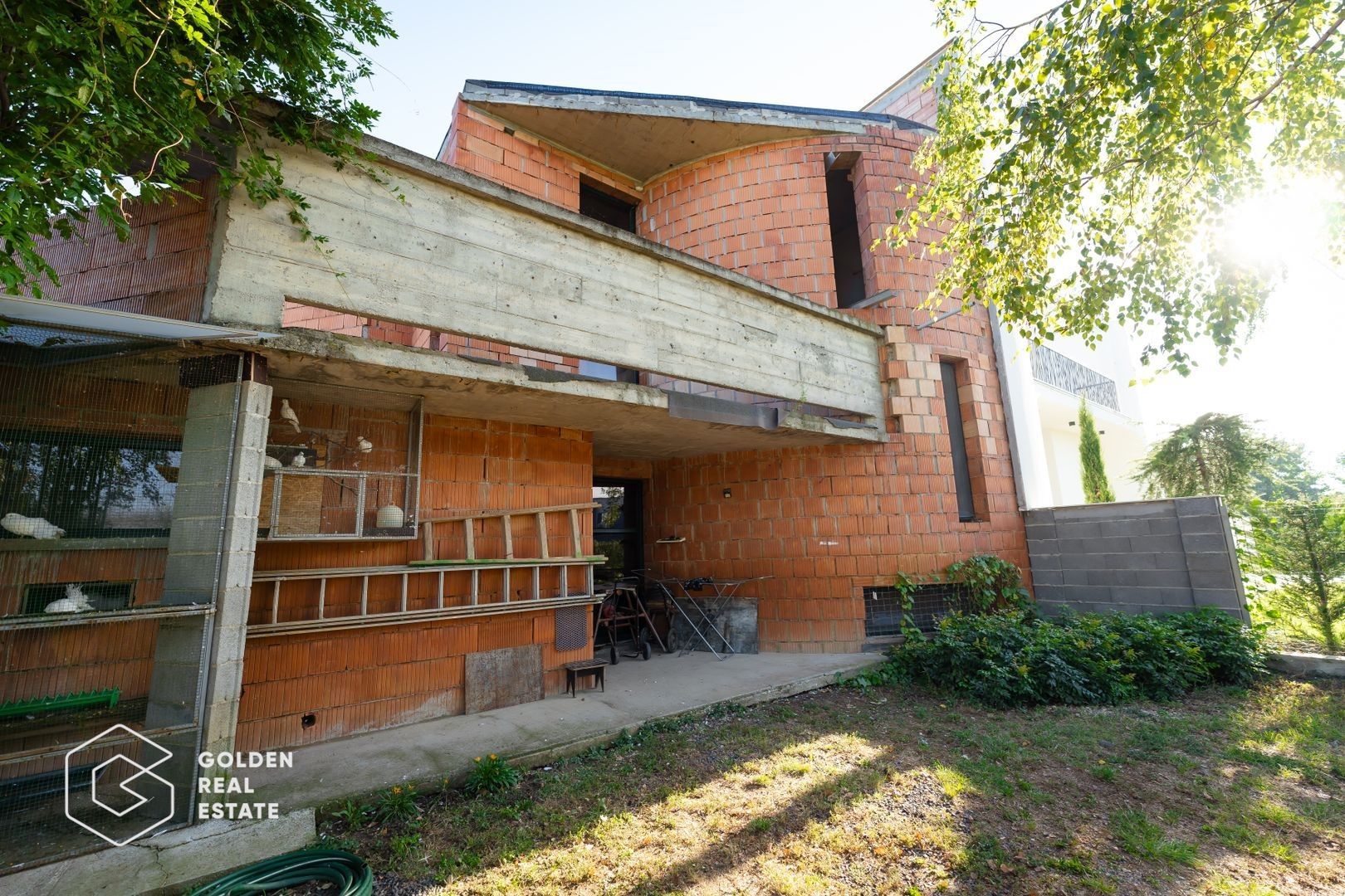 1/2 Duplex avangardist, la rosu, in Mosnita Noua - Poză 2