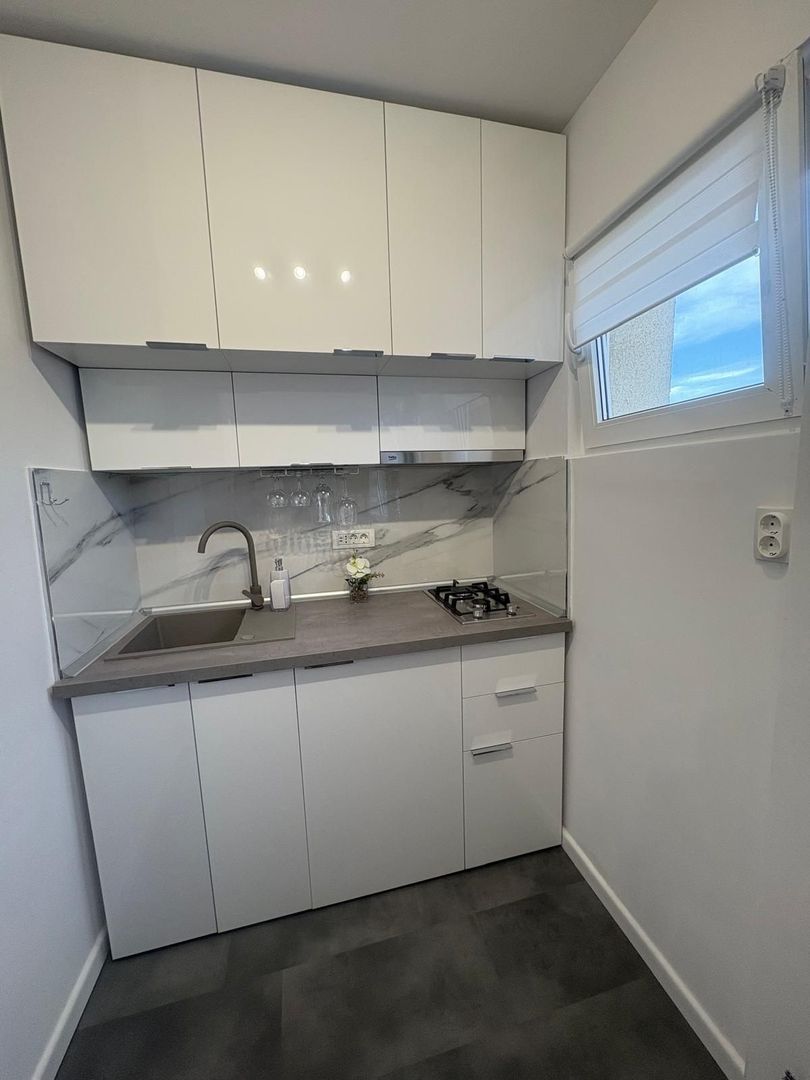 Garsoniera modernă 1 Decembrie, boiler,  AC, etaj 9 - Poză 8