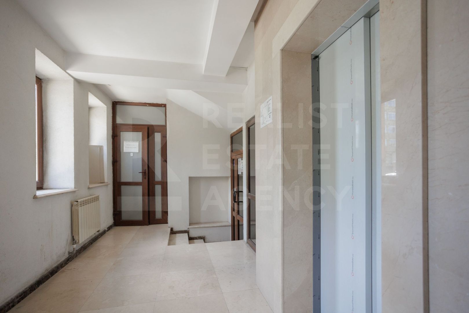 Se oferă oficiu sper chirie 270 mp, str. Petru Rareș, Centru - Poză 26