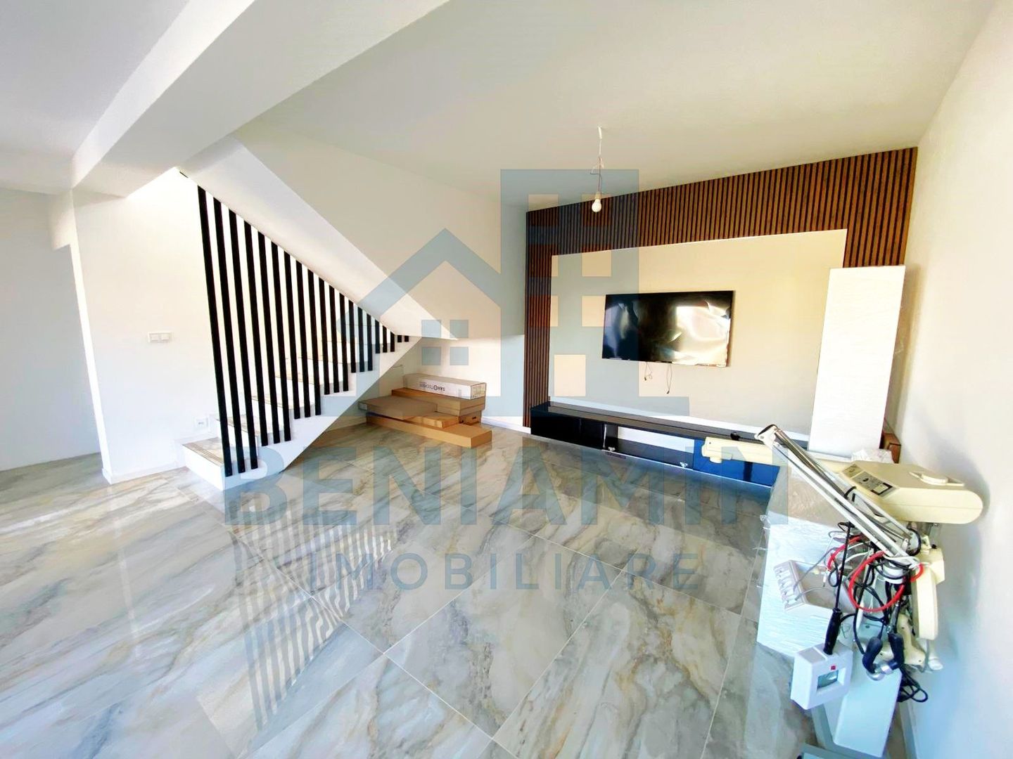 Casa noua stil mediteranian - P+1 - 4 dormitoare - 176mp - Damila - Poză 5