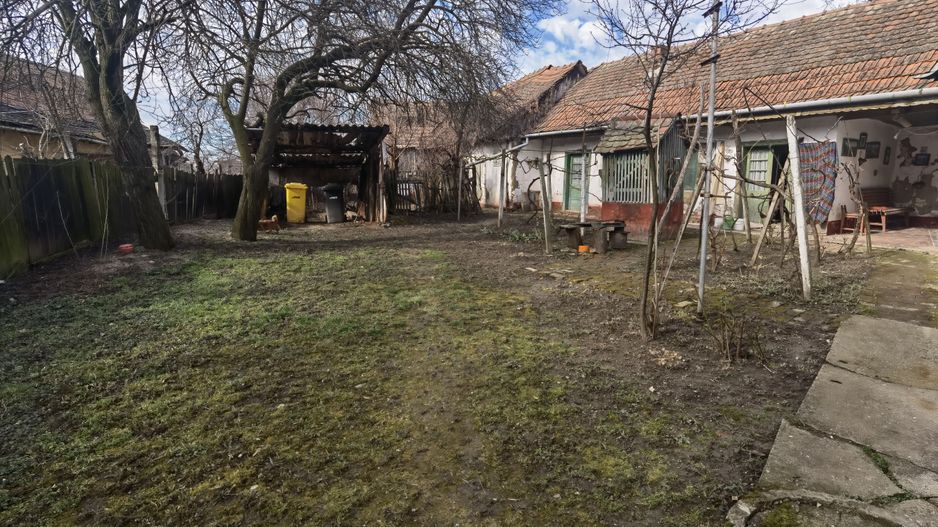 Casa cu teren generos- Recas - Poză 3