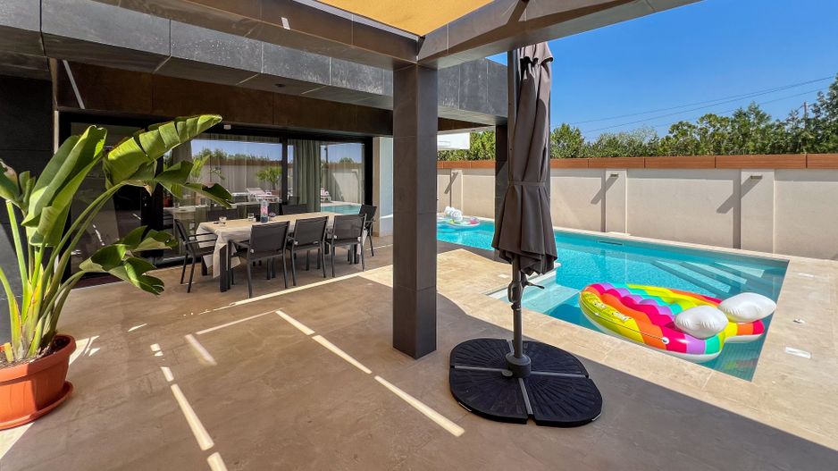 NEW VILLA TO RENT |  Vila premium cu piscina și jacuzzi încălzite - Poză 58