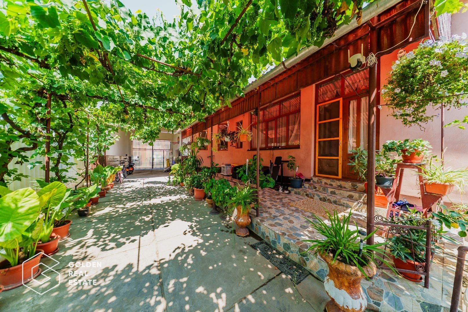 Casa foarte spatioasa cu gradina si gospodarie, Santana - Poză 16