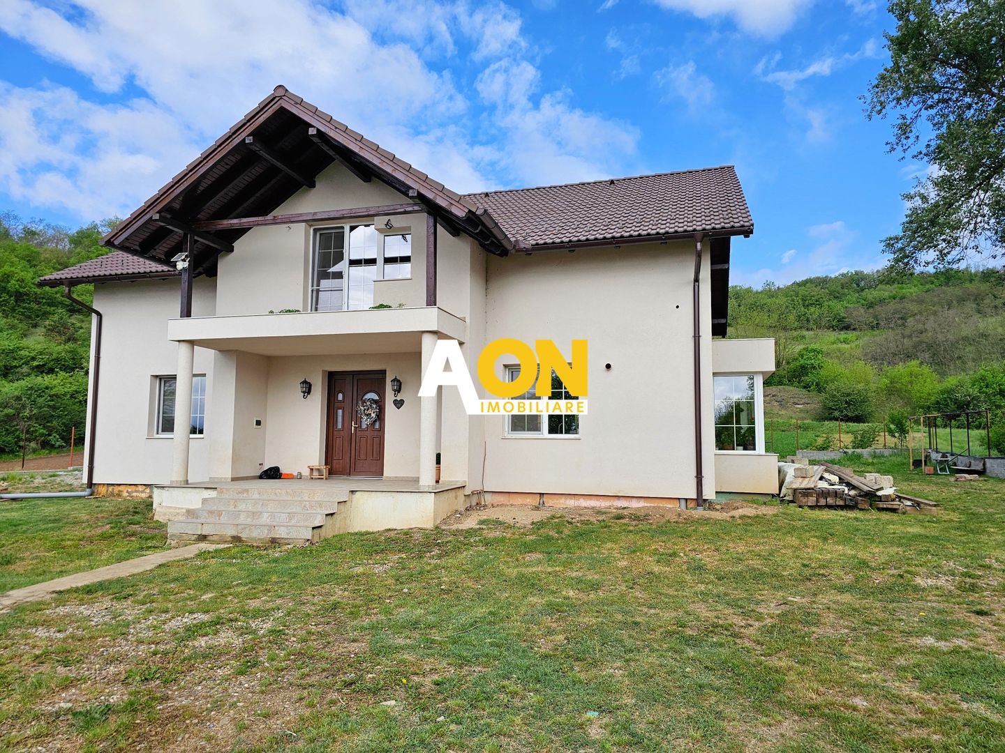 Casa noua, 6 camere, 2763 mp teren, comuna Vintu de Jos - Poză 1