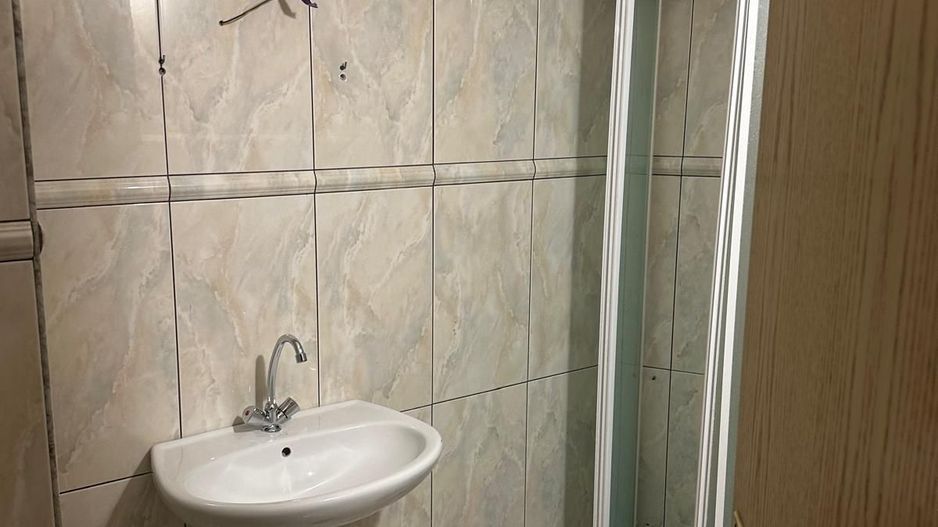ageuropa.ro vinde apt. cu 4 cam. RENOVAT, 106mp, etaj 1 în zona SOARELUI. - Poză 17