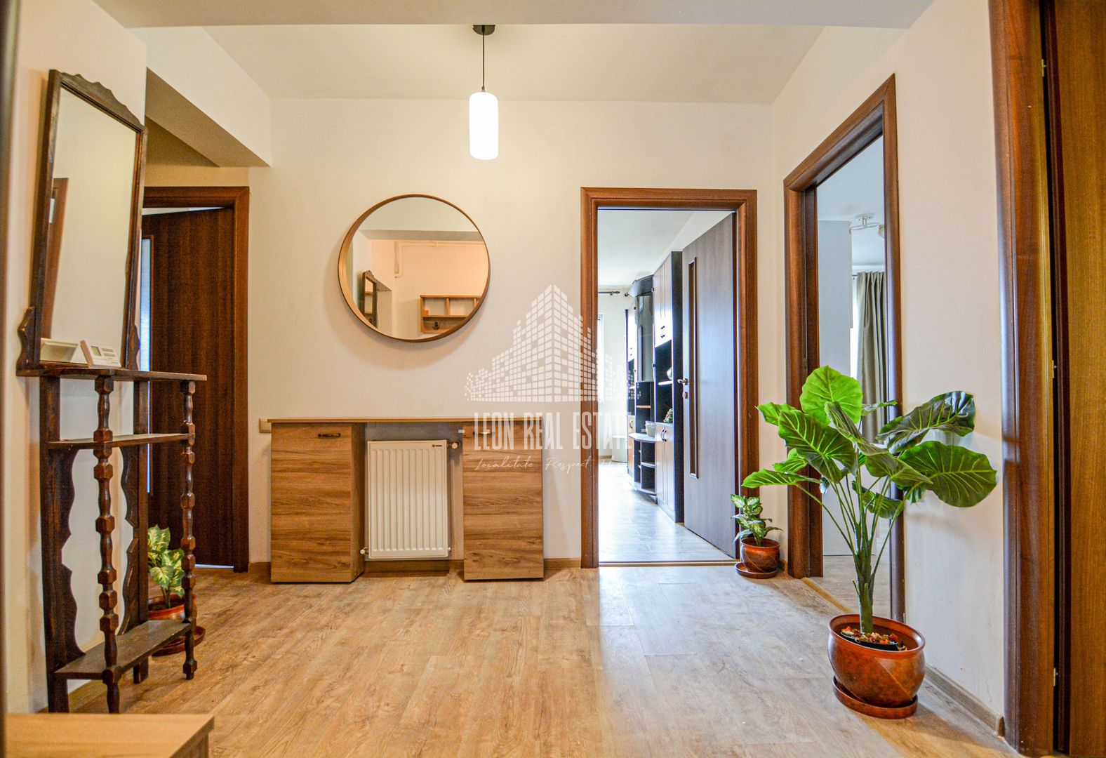 Apartament spatios 3 camere decomandate + 2 locuri de parcare in Baciu - Poză 3