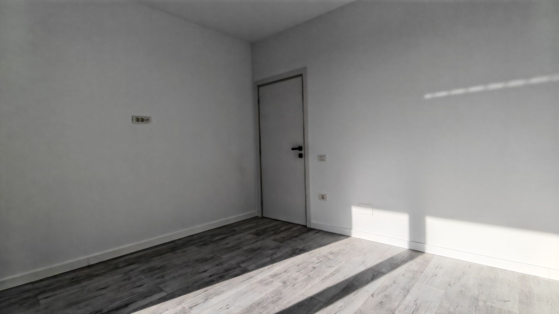 Apartament cu 2 camere de vânzare Tunari - Poză 2