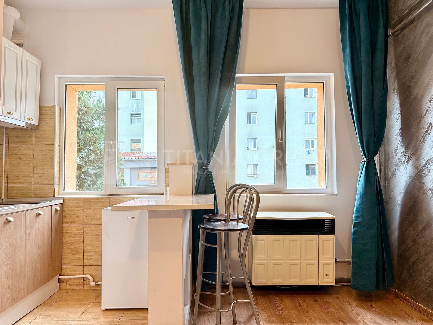 Garsoniera cocheta, mobilata si utilata - langa Afi Mall - Poză 9