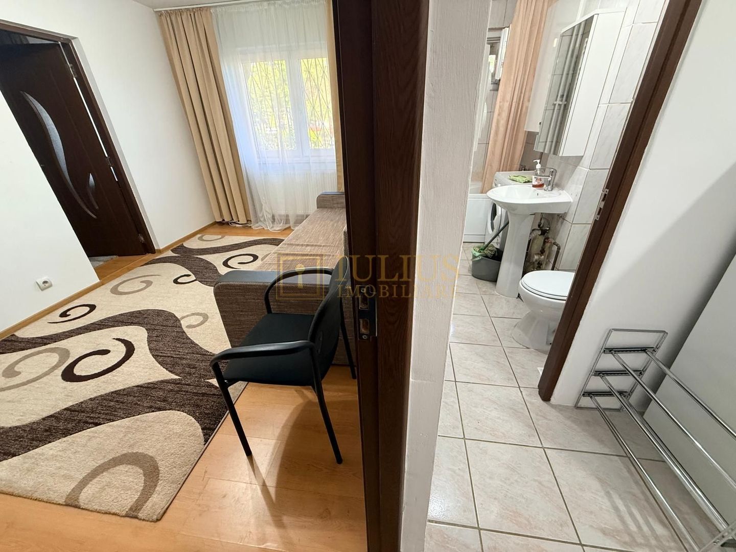 2 camere| vis a vis de Spitalul Judetean| centrala proprie| - Poză 3