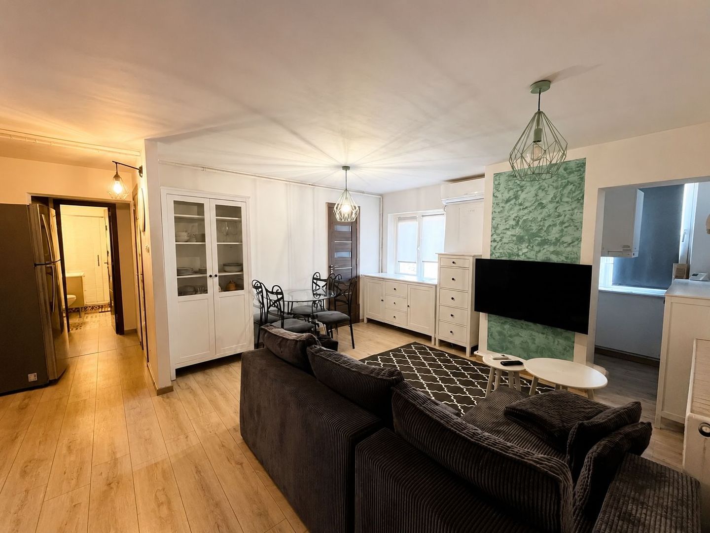 Comision 0, Apartament 3 Camere, Renovat, Etaj 4 din 5, Zona Bucovinei - Poză 3