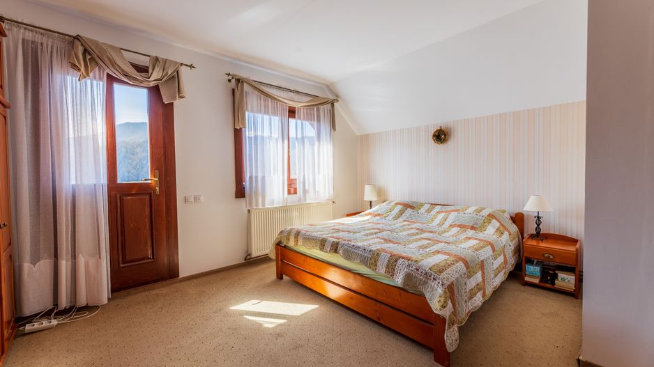 Casă de vacanță în Poiana Mărului. - Poză 10