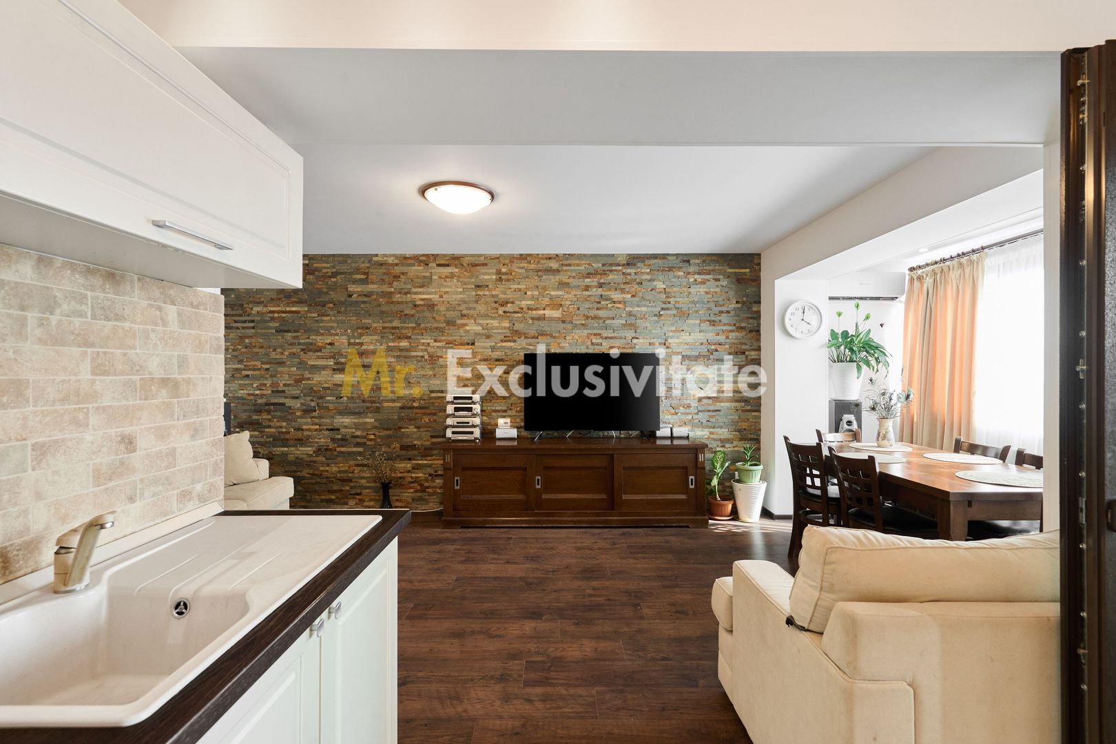 Apartament cu 3 camere în blocul Mobilux, Piața Vasile Milea - Poză 1