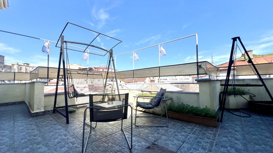 Penthouse de Poveste cu Design Arhaic-Modern și Terasă Panoramică - Poză 1