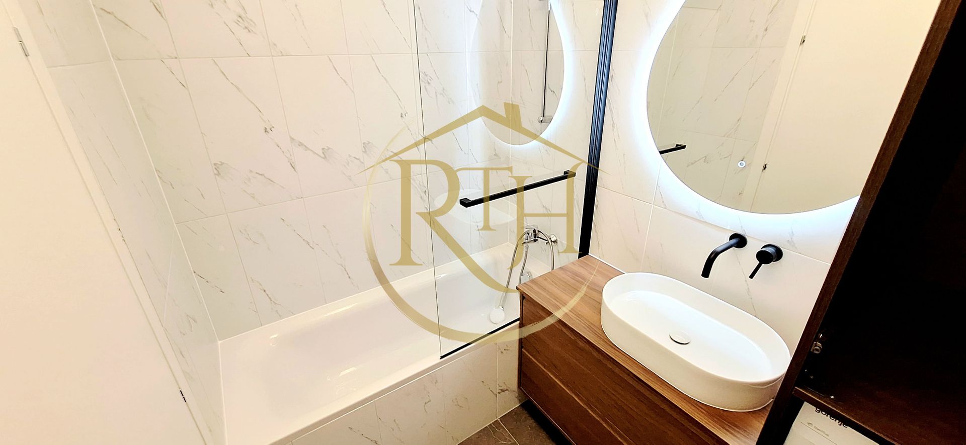 Oferim spre inchiriere un apartament deosebit cu 3 camere, Complex Adora Forest - Poză 17