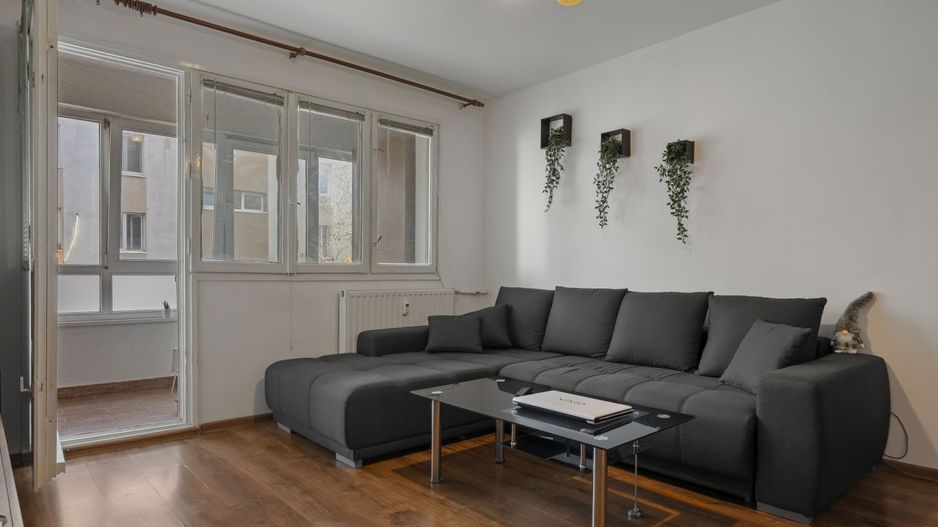 2 Camere, circular, 3/10, bloc Z, zonă foarte verde, metrou Favorit, Comision 0% - Poză 1