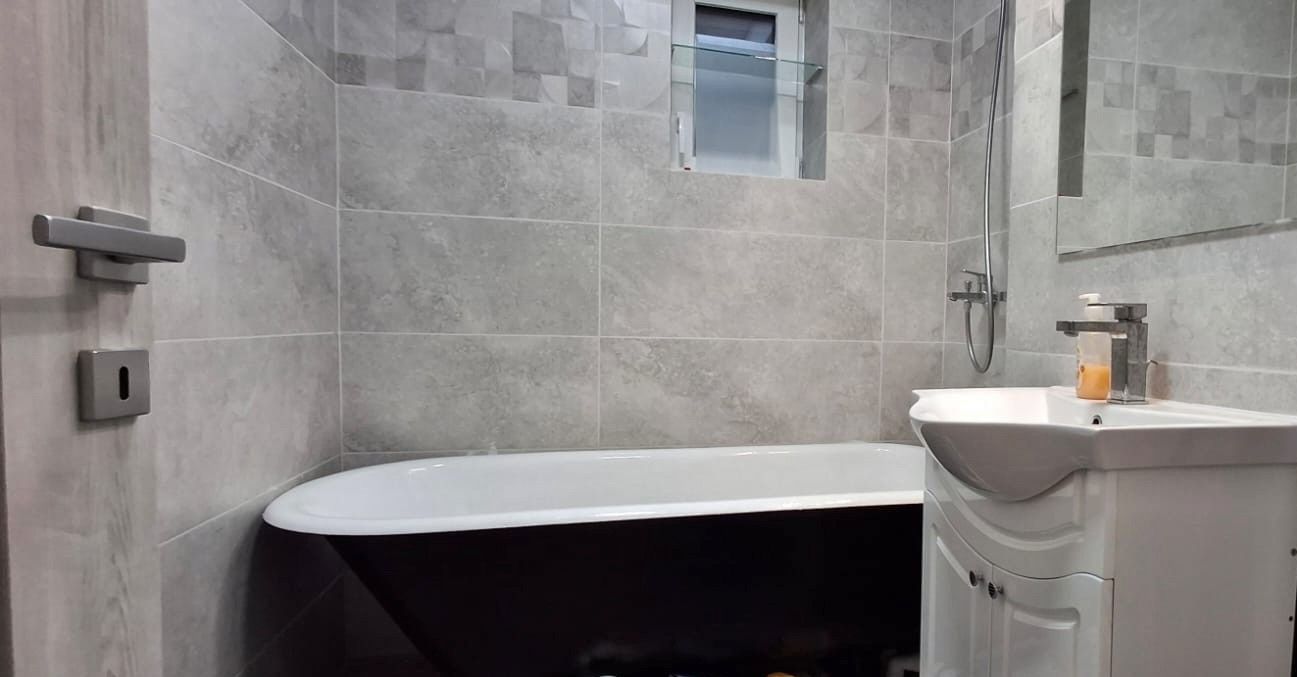 Apartament 2 camere , parter inalt , cu loc de parcare. - Poză 4