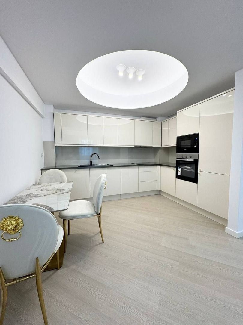 Apartament 3 camere de inchiriat - Cortina North - Poză 2