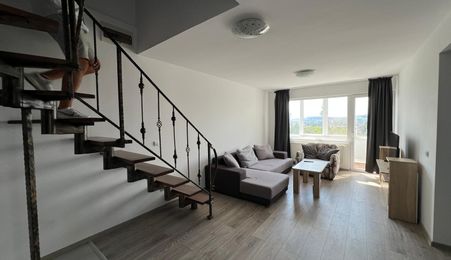 Apartament penthouse cu 4 camere de vânzare în Cornișa