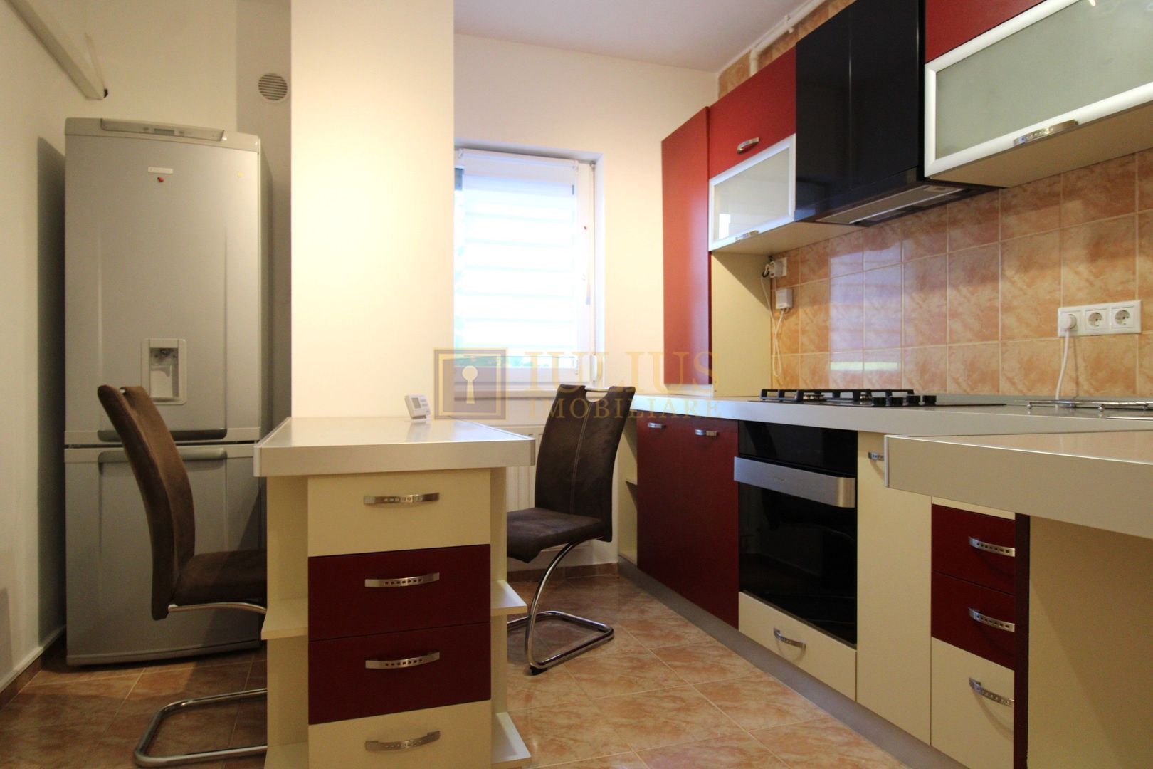 Aradului -2 camere, centrala proprie, loc de parcare - Poză 5