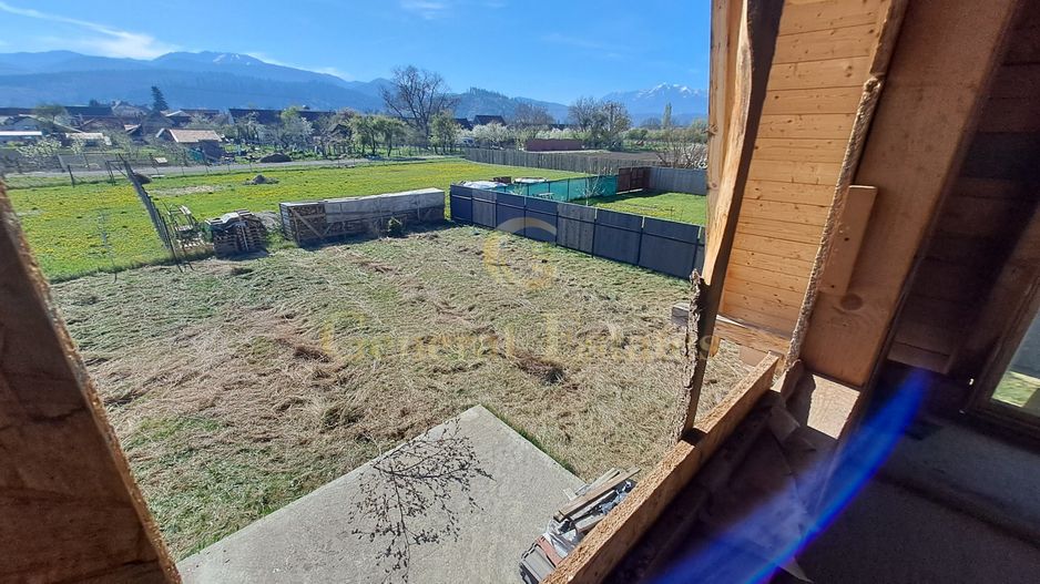 Casa moderna la rosu in Cristian - Poză 13