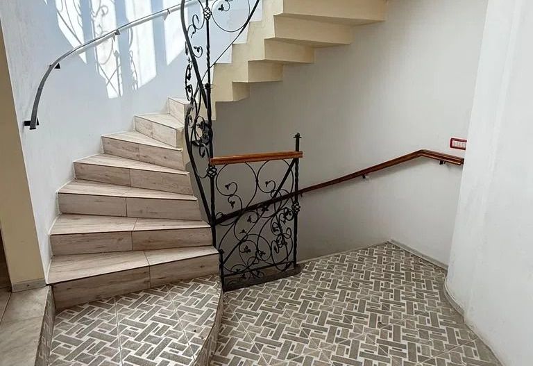 Imobil cu 8 camere, terasă de 60 mp, situat în centrul orașului - Poză 5