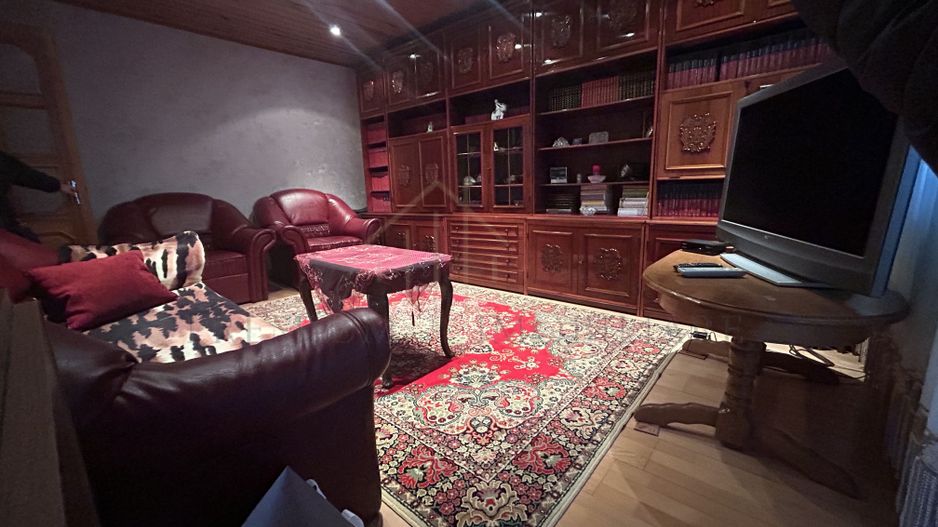 Apartament 3 camere zona de jos - Poză 1