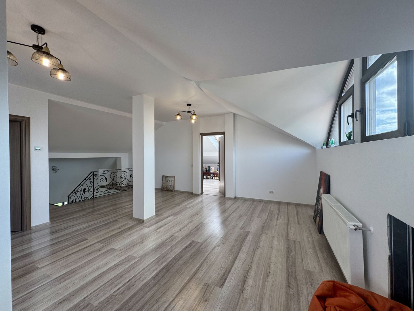 Berceni - VILĂ UNICAT, spațioasă, curte 1.000 mp, la 7 min metrou - Poză 36