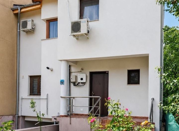 Vila D+P+ E1+M || CURTE PROPRIE SI GARAJ || EXPOZITIEI - Poză 2
