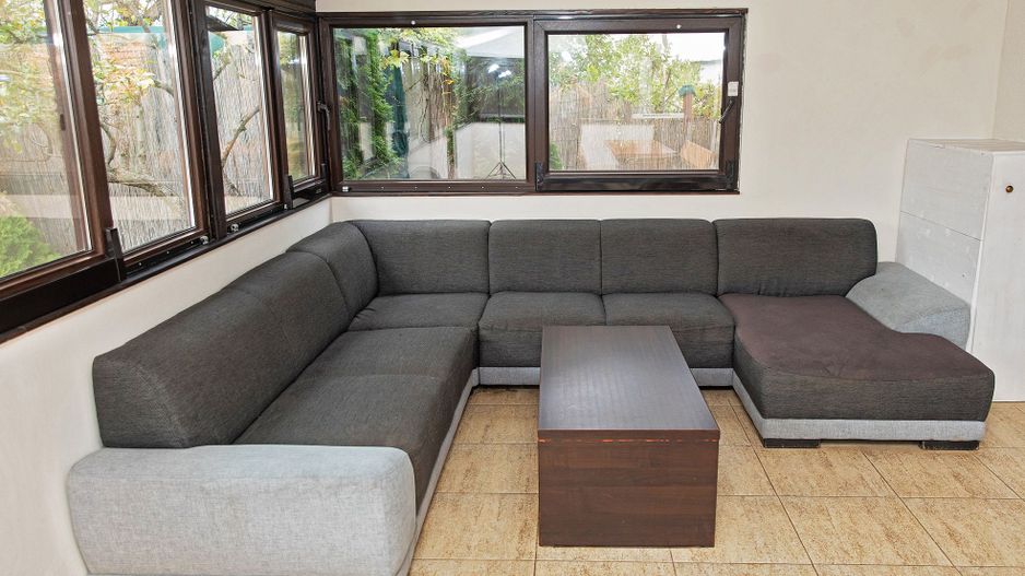 Vilă cu 5 dormitoare, 4 băi, 2 248mp teren, piscină. Preț: 229 000 Eur - Poză 11