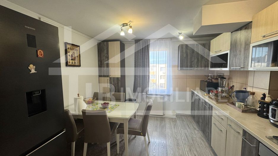 Apartament cu 3 camere, 70 mp, decomandat, Zona Diamant - Poză 8