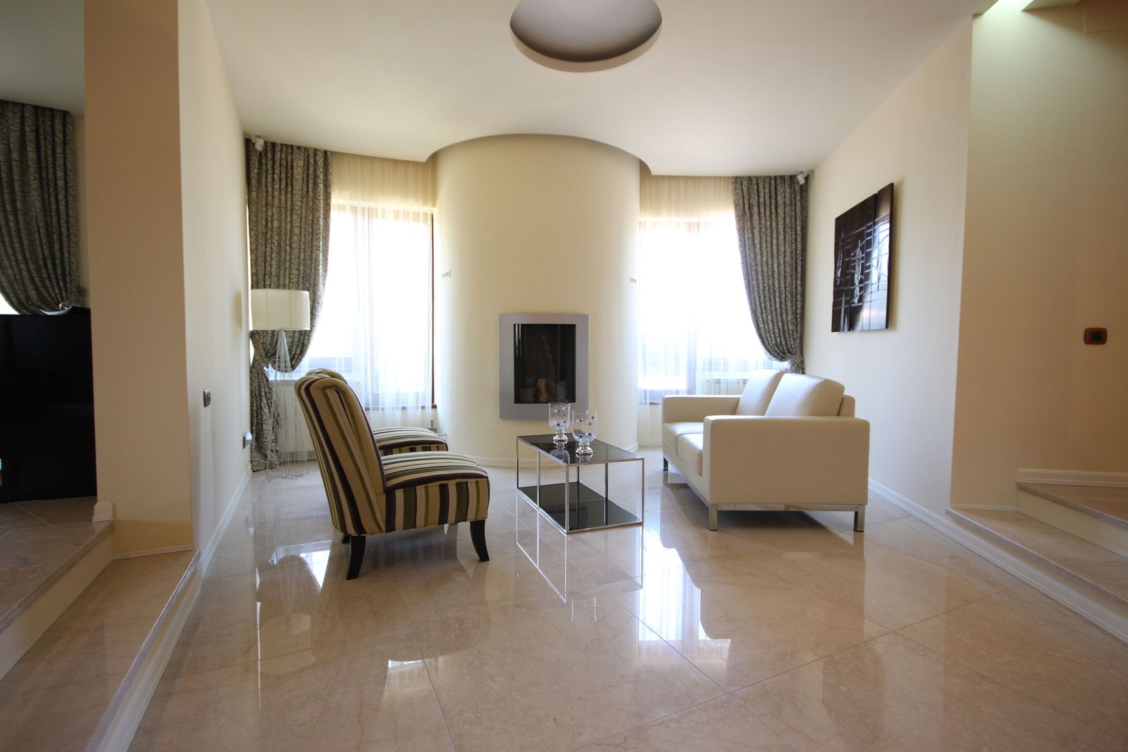 O casa deosebita cu Piscina - Poză 20