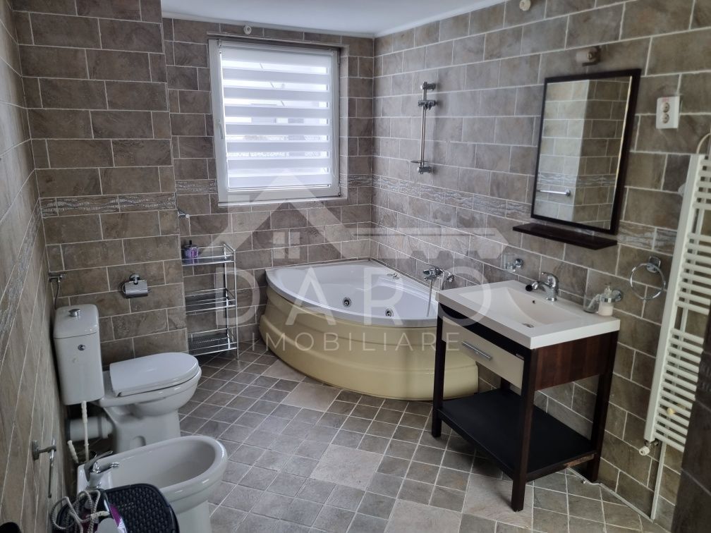 De închiriat apartament deosebit ultracentral, 3 camere, 2 băi, utilat - Poză 7