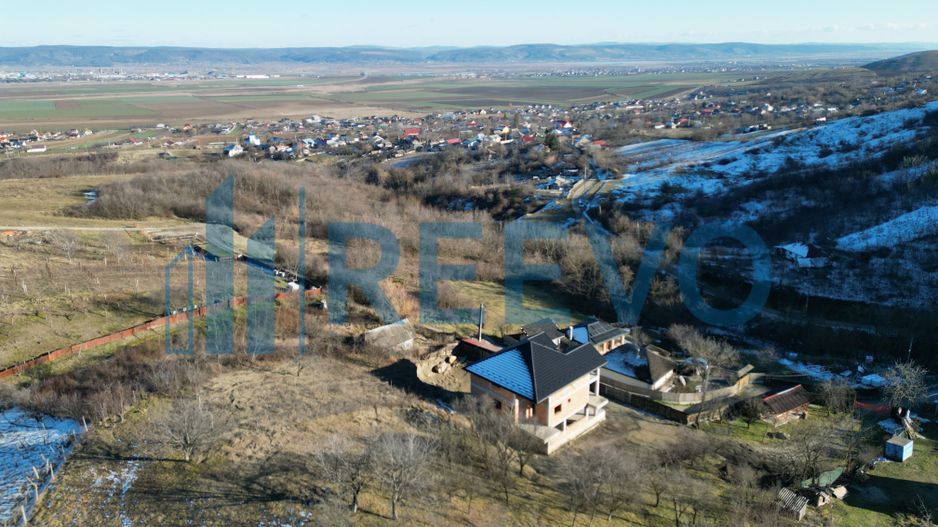 Pensiune/Vilă la roșu P+E+M în Sărata - Poză 34