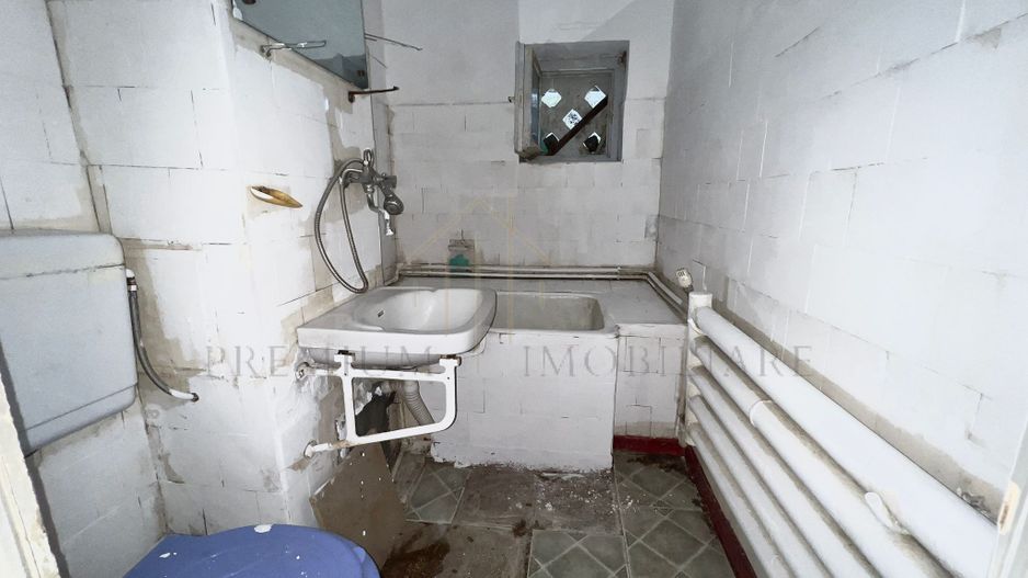 Apartament 2 Camere de vânzare, Onești, zonă centrală - Poză 6